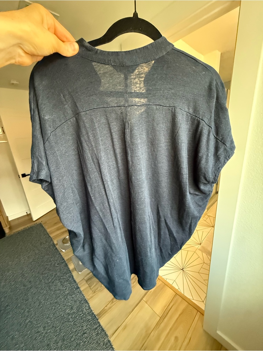 Club Monaco woman’s  Dark Blue Short-Sleeve Henley Polo - Picture 2 of 5